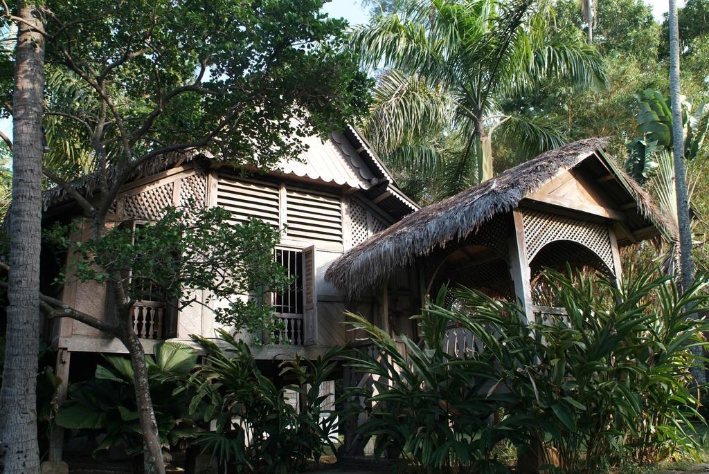 Bon Ton Antique Wooden Villas Pantai Cenang  Zewnętrze zdjęcie